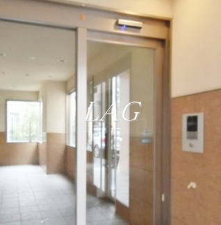 【エントランス】 | リア・コンフォート | エントランスです。