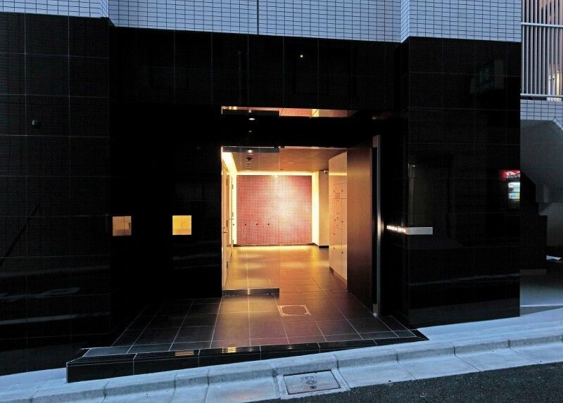 クレイシア三田のエントランス