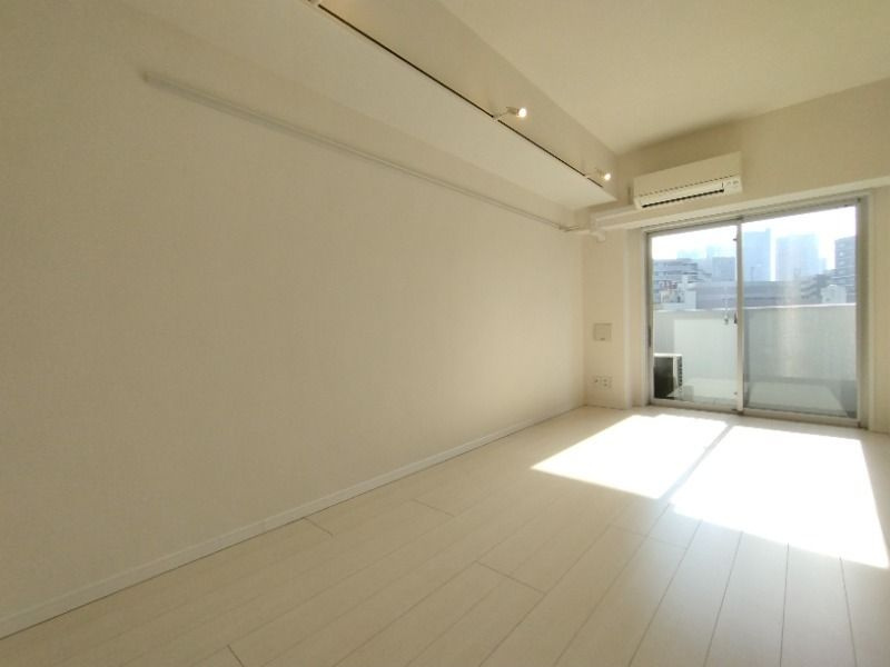 クレイシア三田の洋室