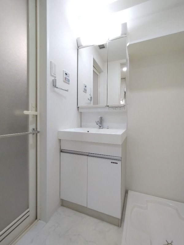 クレイシア三田の洗面所