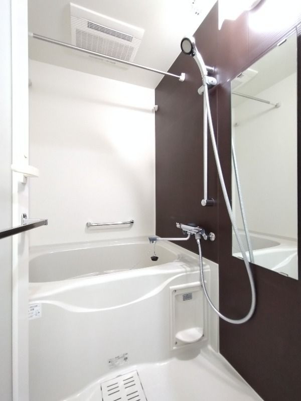 クレイシア三田の浴室