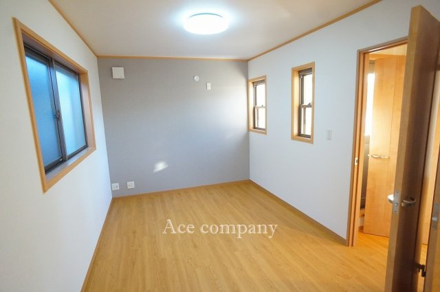 【子供部屋】 | 八尾市上尾町2丁目 | 【2階：洋室9.5帖】現況2ドア1ルーム♪間仕切り使用で2部屋に分割できます♪