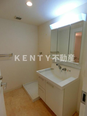 【洗面所】 | ステラメゾン武蔵小山 | 明るい洗面所です