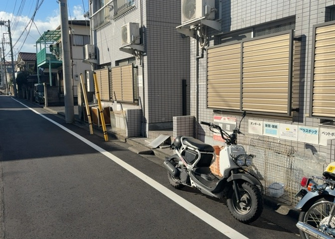【外観】 | 八王子ツインシェルマンション | 土地を買う際、住む地域の自治体や福祉の補助制度にも注目してみましょう。子供や老人の医療補助やゴミ出しのルールなど、自治体によってルールに大きな違いがあるため、暮らしやすい土地で判断するとよいでしょう。