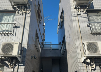 【外観】 | 八王子ツインシェルマンション | 家を建てる前提で土地を探している場合、地盤の丈夫さは譲れない条件の一つです。地盤が脆弱だと追加工事が必要となります。また、過去に地盤沈下や液状化現象を起こした土地は、できるだけ避けた方がいいでしょう。