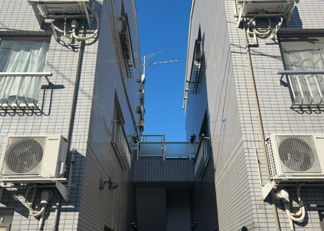 【外観】 | 八王子ツインシェルマンション | 家を建てる前提で土地を探している場合、地盤の丈夫さは譲れない条件の一つです。地盤が脆弱だと追加工事が必要となります。また、過去に地盤沈下や液状化現象を起こした土地は、できるだけ避けた方がいいでしょう。