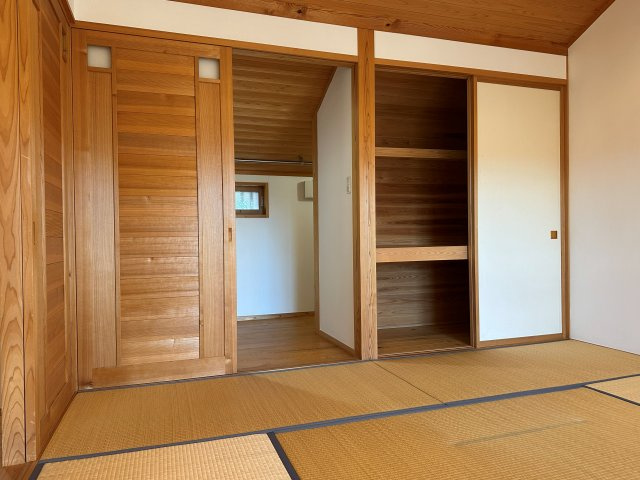 中古戸建・中古住宅　西郷村小田倉　小田倉小学校・西郷第二中学校の和室|2階和室には押入れ収納+納戸収納！荷物が多くなっても安心ですね♪