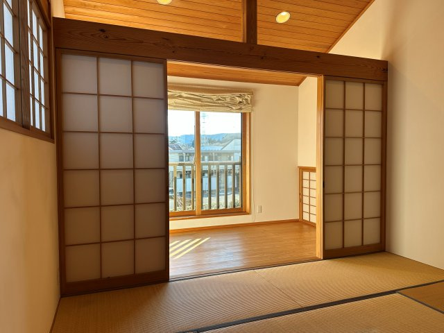 中古戸建・中古住宅　西郷村小田倉　小田倉小学校・西郷第二中学校の和室|広縁つきの和室は畳を傷めず採光が採れます！広縁はサンルームとしてもおすすめ！