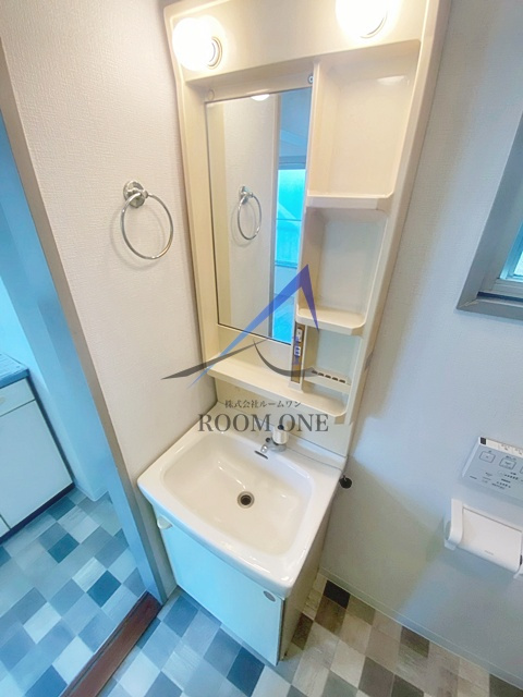 レジデンス３５の洗面所|独立洗面台です。