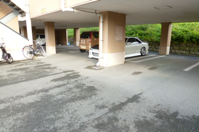 ワンピースの駐車場|カースペースがあります