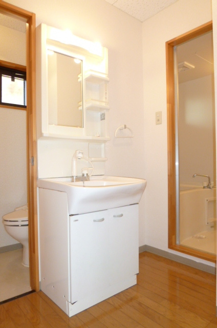 ワンピースの洗面所|脱衣スペースもあります