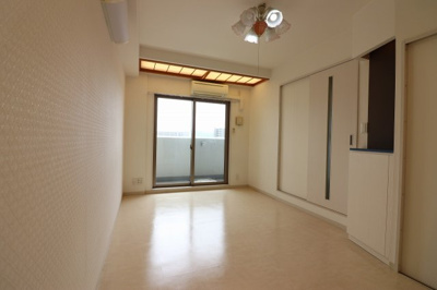 【洋室】 | アクティコートクリスタル京橋 | 明るい洋室です