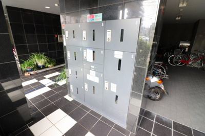 【その他共用部分】 | アクティコートクリスタル京橋 | 宅配ボックスです