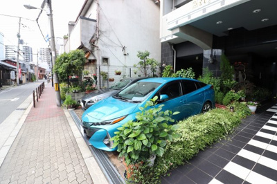 【駐車場】 | アクティコートクリスタル京橋 | 駐車場に車を止められます
