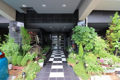 【ロビー】 | アクティコートクリスタル京橋 | 落ち着いたロビーです