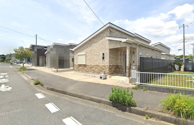 東金市八坂台4　平家中古戸建の前面道路含む現地写真|令和2年4月築 オール電化・太陽光発電システム 2LDK平家リビング約18帖   駐車2台可能  