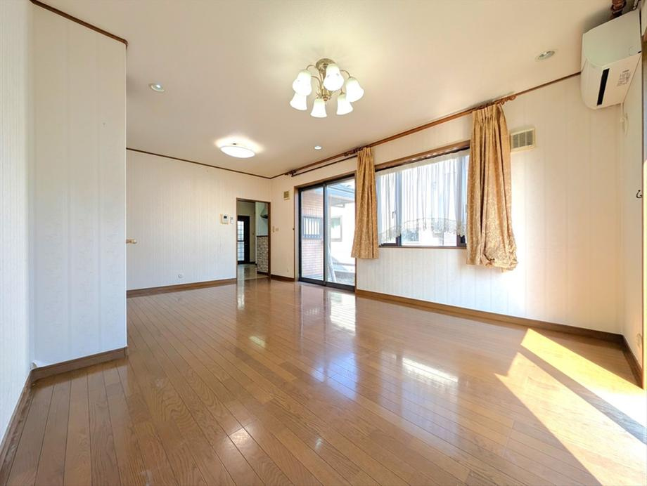 下野市医大前4丁目　中古戸建の居間・リビング