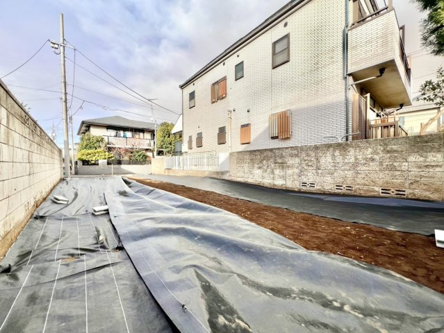 練馬区春日町5丁目　建築条件無し売地の外観|2026.1.11撮影

現地ご見学希望・資料請求などお気軽にお問い合わせ下さい！
03-5990-5201