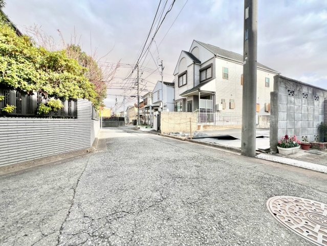 練馬区春日町5丁目　建築条件無し売地の前面道路含む現地写真|2026.1.11撮影

現地ご見学希望・資料請求などお気軽にお問い合わせ下さい！
03-5990-5201