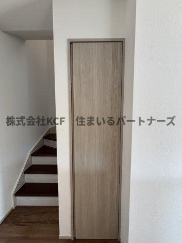 アテレーゼOne西町戸建の内装|明るい室内です