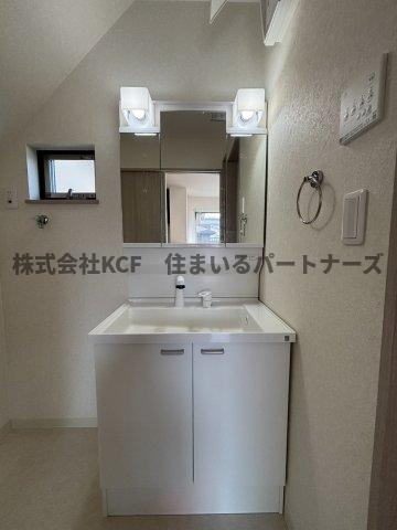 アテレーゼOne西町戸建の洗面所|ゆったりとスペースのある洗面所