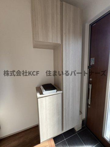 アテレーゼOne西町戸建の玄関|収納もある玄関です
