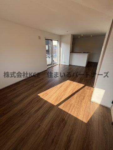 アテレーゼOne西町戸建の居間・リビング|使いやすいリビングです