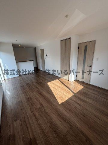 アテレーゼOne西町戸建の内装|明るい色調の室内です