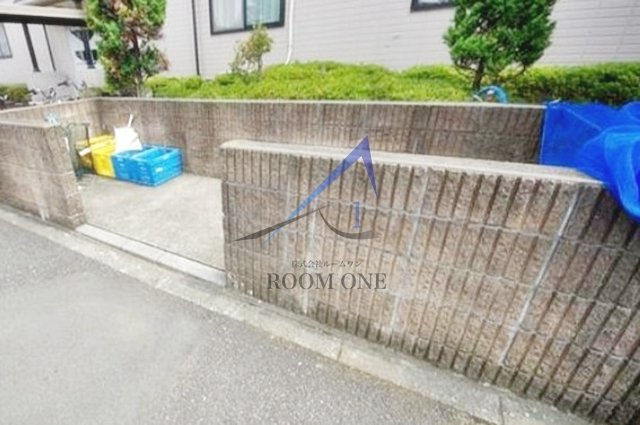 ラルジュ山下のその他共用部分|敷地内ごみ置き場です。