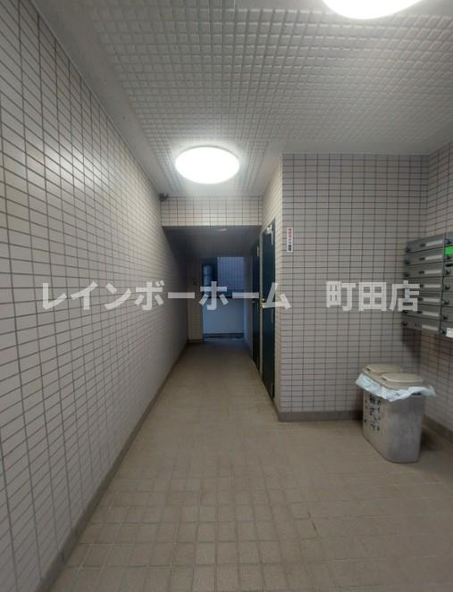 座間市栗原の賃貸マンションのロビー