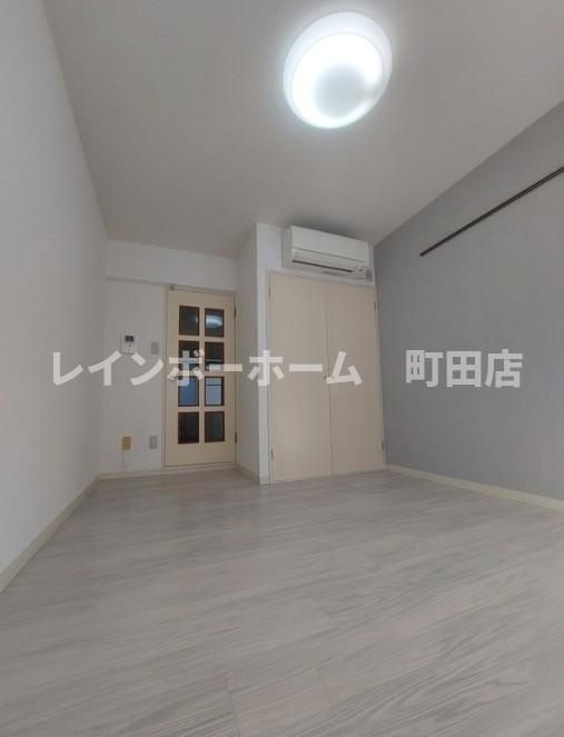 座間市栗原の賃貸マンションの居間・リビング