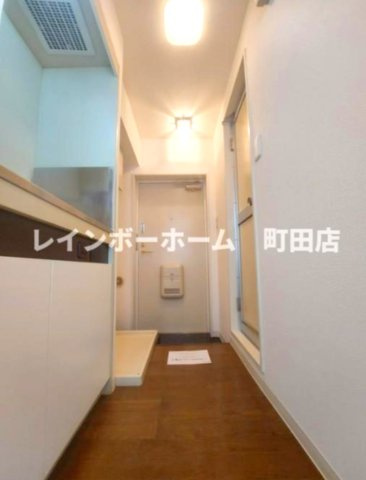 座間市栗原の賃貸マンションの玄関