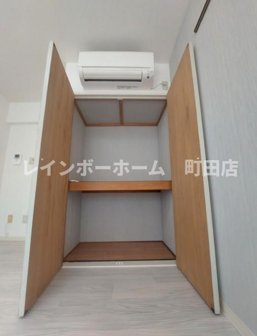 座間市栗原の賃貸マンションの玄関