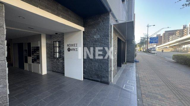 横浜市神奈川区東神奈川２丁目の賃貸マンションのエントランス