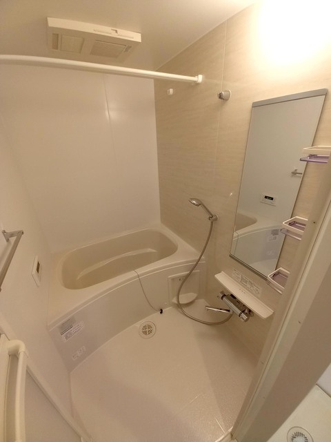 ホワイト　スクエアの浴室|★追炊、浴室乾燥機付き★