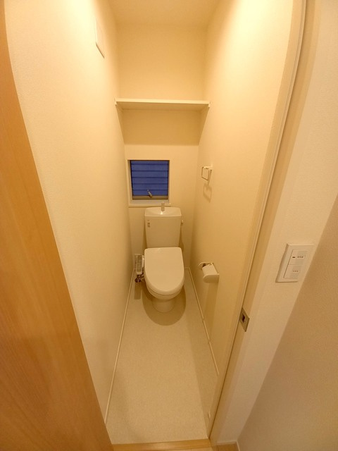 ホワイト　スクエアのトイレ|★温水洗浄便座機能★