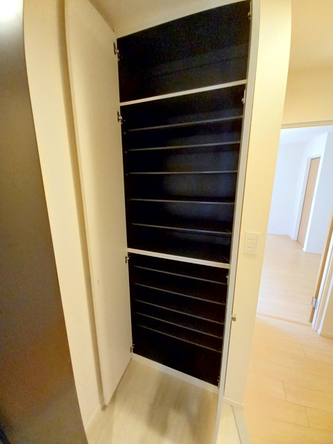 ホワイト　スクエアの玄関|★豊富な収納量の靴箱★