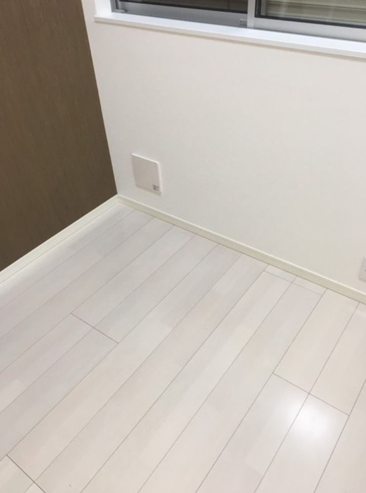 MIURA-I（ミウラＩ）の居間・リビング|ホワイトフローリング