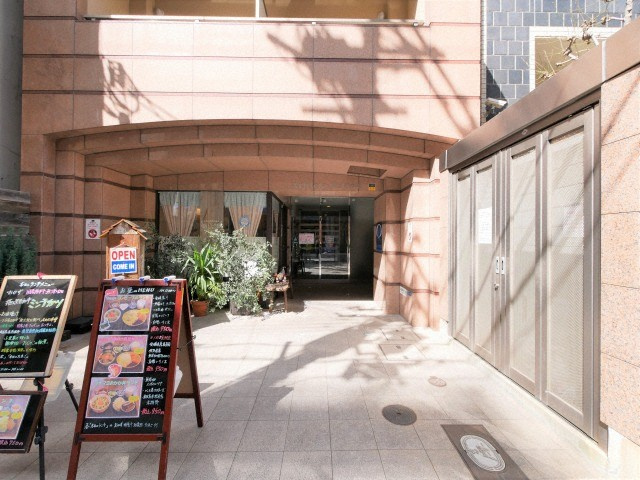 アスリート御堂筋本町のエントランス