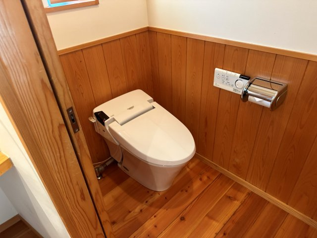 ■想定賃料：600万円/年額■想定利回り：15％　西郷村小田倉のトイレ|タンクレストイレは腰壁がおしゃれ！