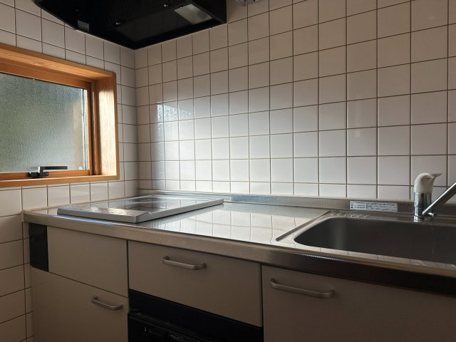 ■想定賃料：600万円/年額■想定利回り：15％　西郷村小田倉のキッチン|IHコンロがついた簡易キッチン！