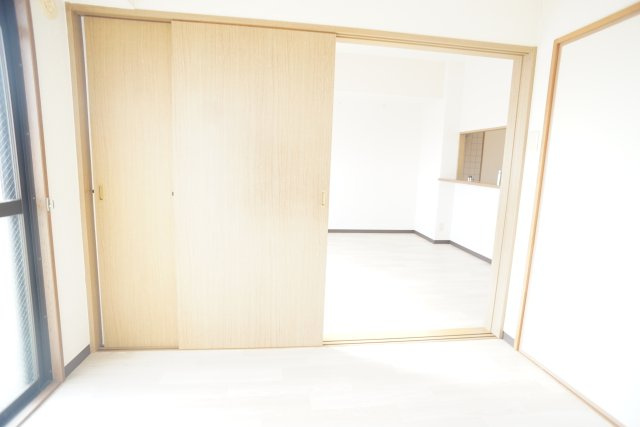 メゾンドール宝塚の居間・リビング