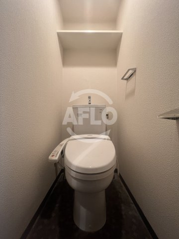 ラヴ心斎橋ウエストのトイレ|LAV心斎橋WEST　温水暖房便座