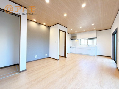 【居間・リビング】 | 富士市吉原4丁目　中古戸建て　全1棟