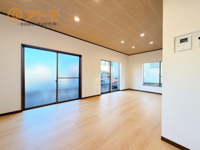 【居間・リビング】 | 富士市吉原4丁目　中古戸建て　全1棟