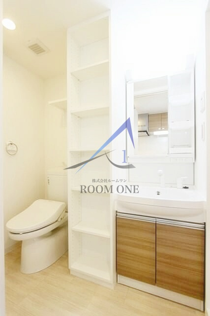 ＳＱＵＡＲＥ　ＣＩＴＹ　ＫＡＷＡＳＡＫＩの洗面所|独立洗面台です。