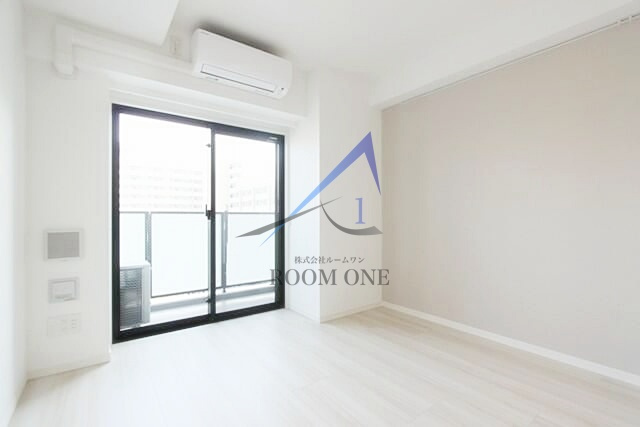 ＳＱＵＡＲＥ　ＣＩＴＹ　ＫＡＷＡＳＡＫＩの居間・リビング|洋室のお部屋です。