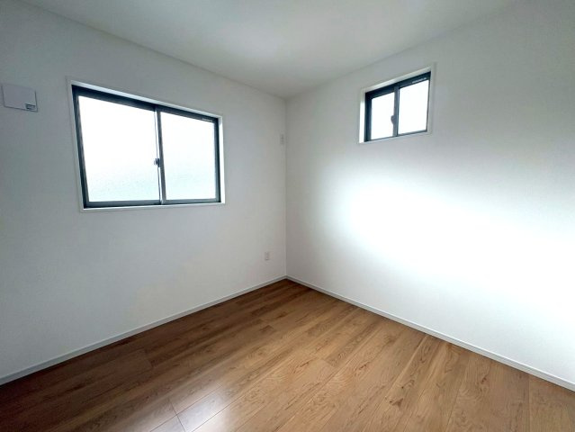 ◆京阪バス『上花山』停まで徒歩６分◆ウォークインクローゼット付き４ＬＤＫ◆角地◆山科区西野楳本町４期の洋室|洋室