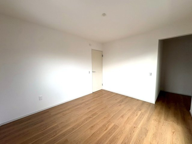 ◆京阪バス『上花山』停まで徒歩６分◆ウォークインクローゼット付き４ＬＤＫ◆角地◆山科区西野楳本町４期の洋室|洋室