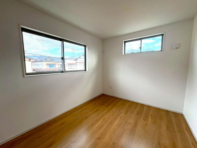 ◆京阪バス『上花山』停まで徒歩６分◆ウォークインクローゼット付き４ＬＤＫ◆角地◆山科区西野楳本町４期の洋室|洋室